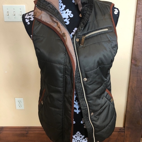 Olive Puffer Vest - Picture 2 of 7